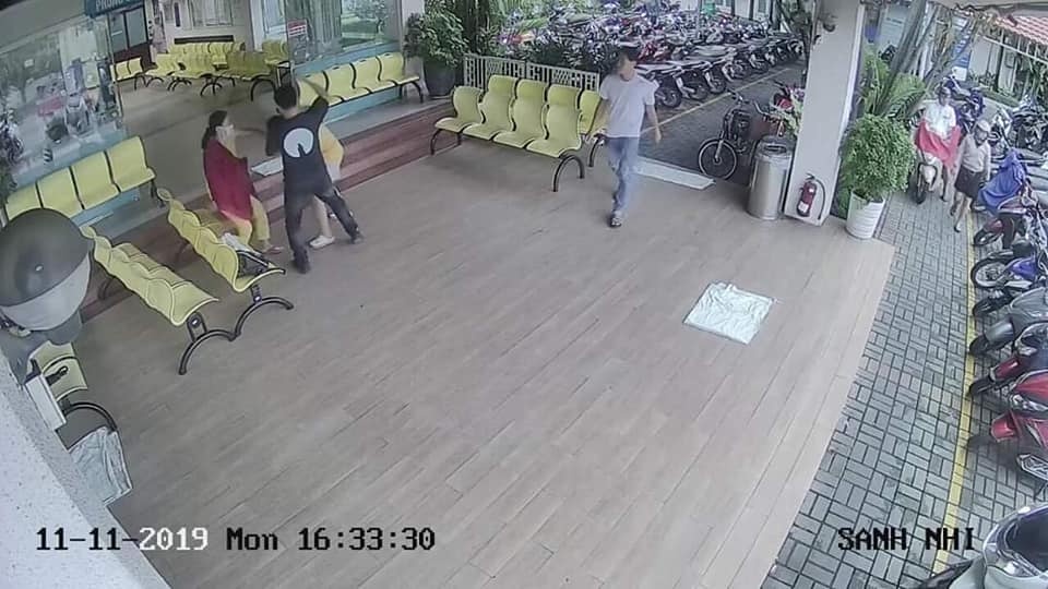 Tai xe beCar bi to danh san phu moi sinh con anh 1