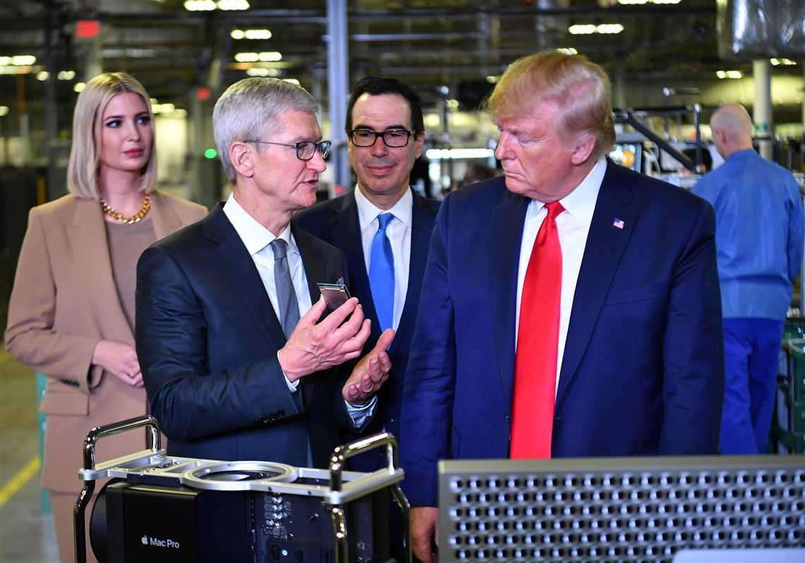 Trump thăm nhà máy Apple ảnh 1 Trump tham nha may Apple anh 1