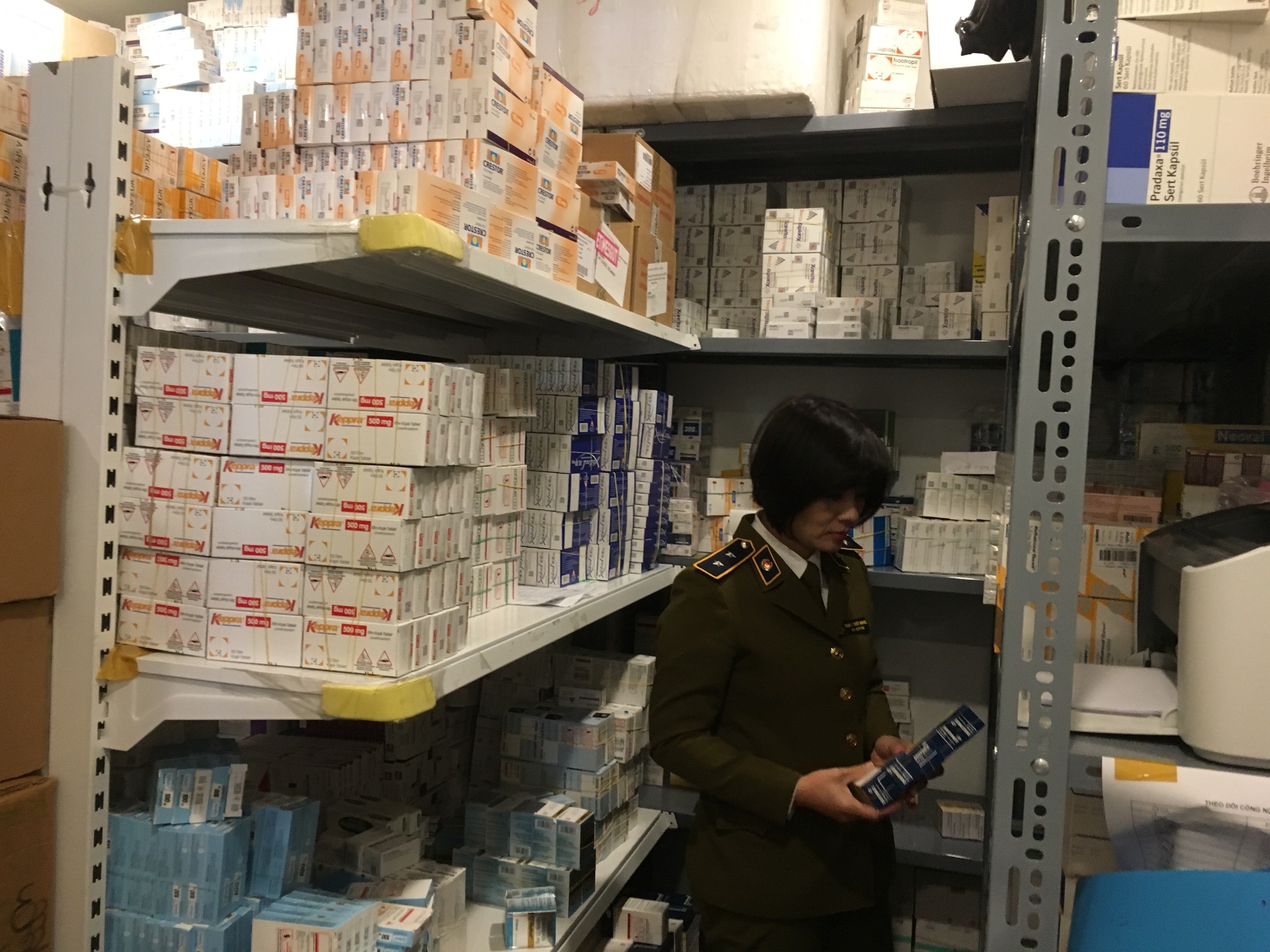 Nhap lau thuoc khang sinh,  dieu tri tim mach ve ban qua mang anh 1