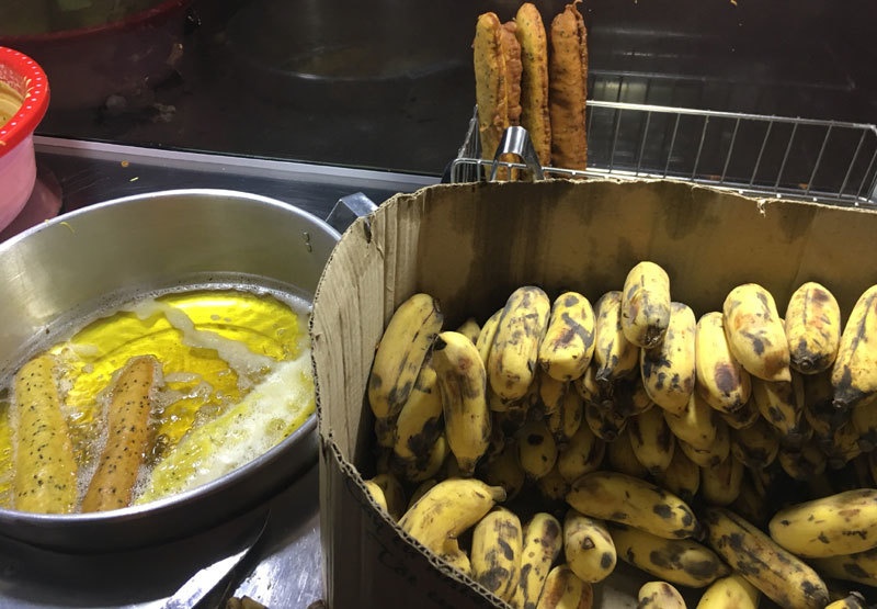 Loai banh An Giang gay sot,  ban dao via he Ha Noi thu 70 trieu/thang anh 2