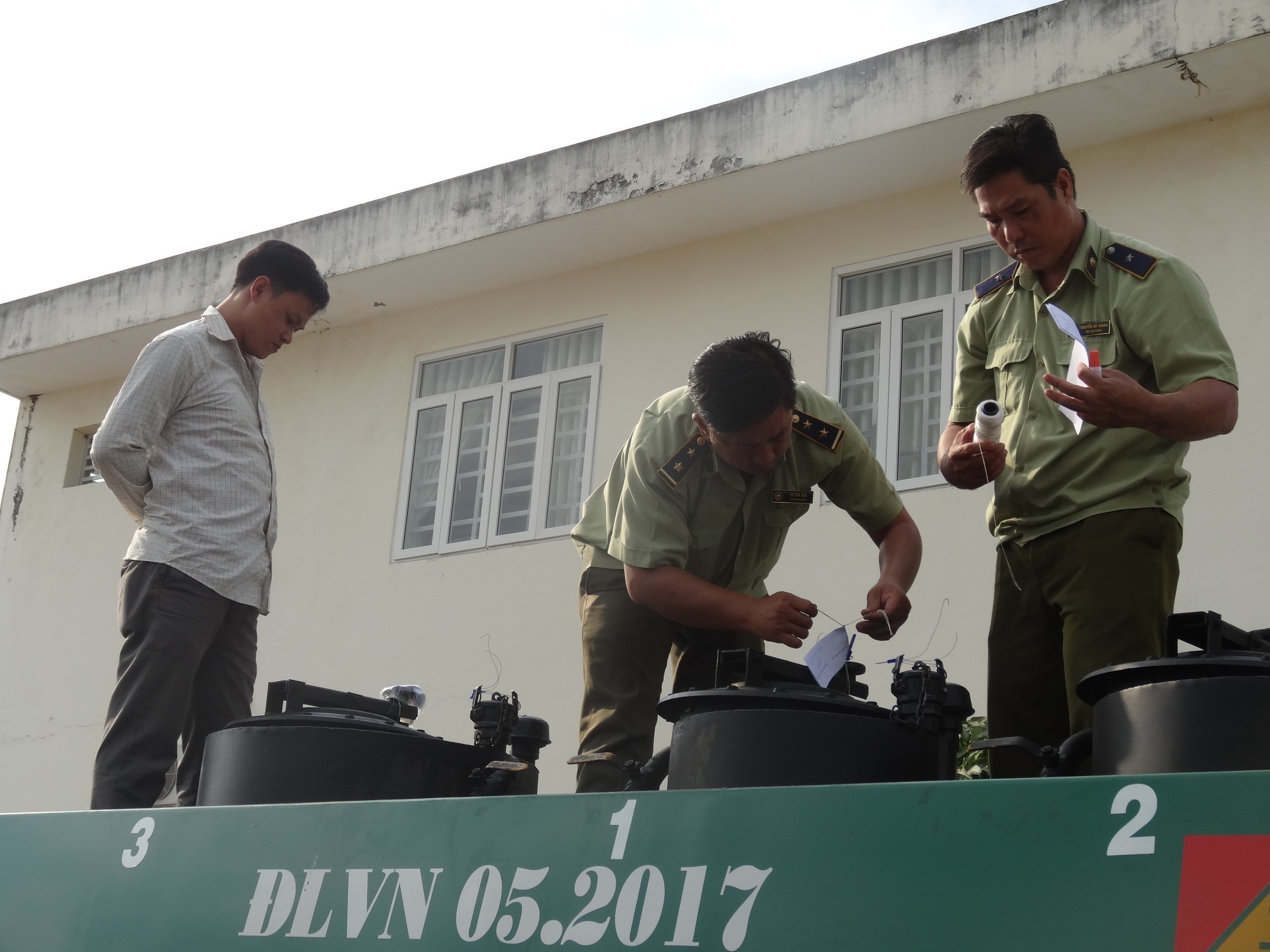 6.000 lit xang lau suyt tuon duoc ra thi truong anh 1