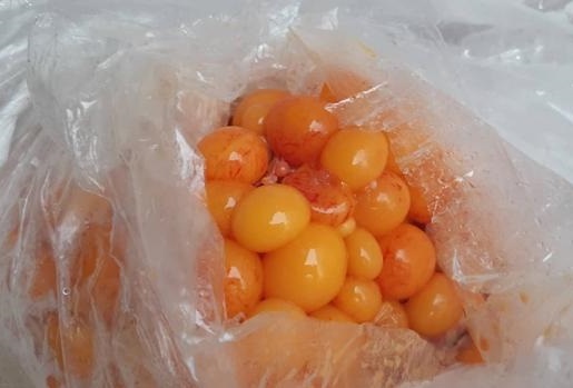 Nhan vien MM Mega Market noi ve 5 tan thuc pham ban moi bi bat hinh anh