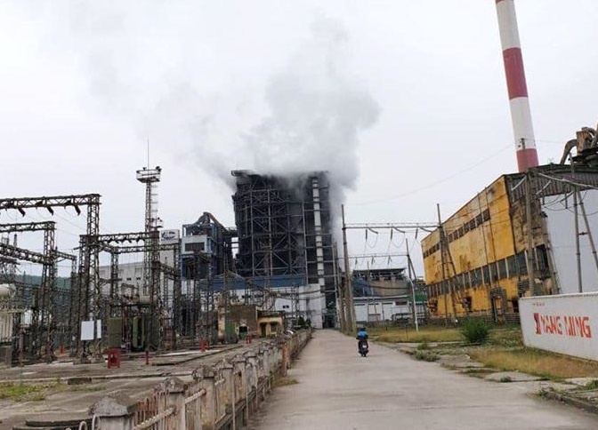 To may 300 MW tai nhiet dien Uong Bi gap su co hinh anh