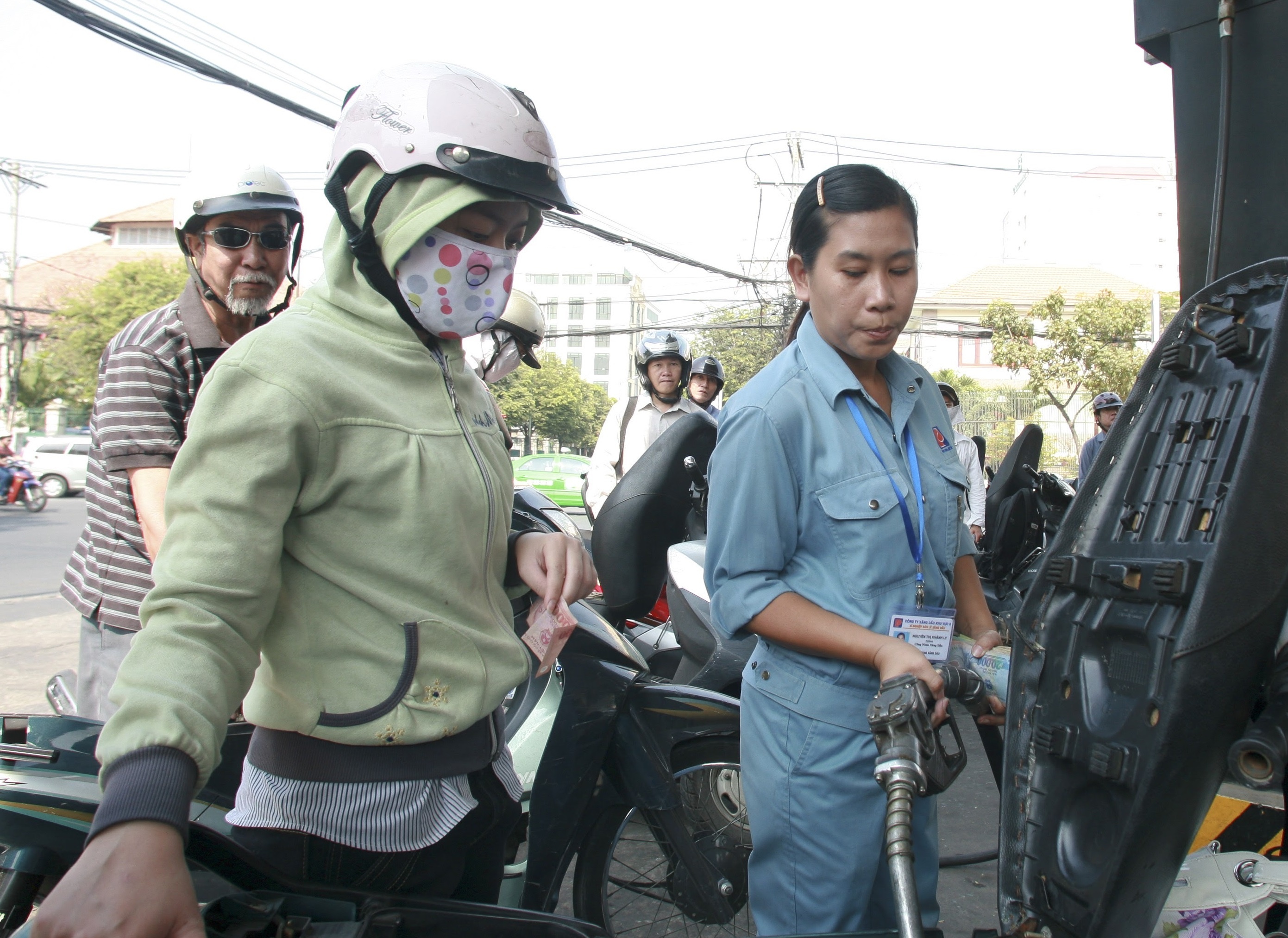 Gia xang se tang truoc Tet Nguyen dan? hinh anh