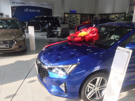 Thi truong oto am dam anh 1