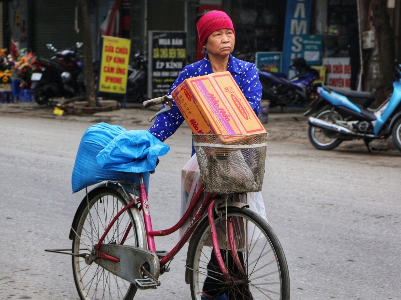 Sieu thi cam ket du hang, keu goi han che mua tich tru hinh anh