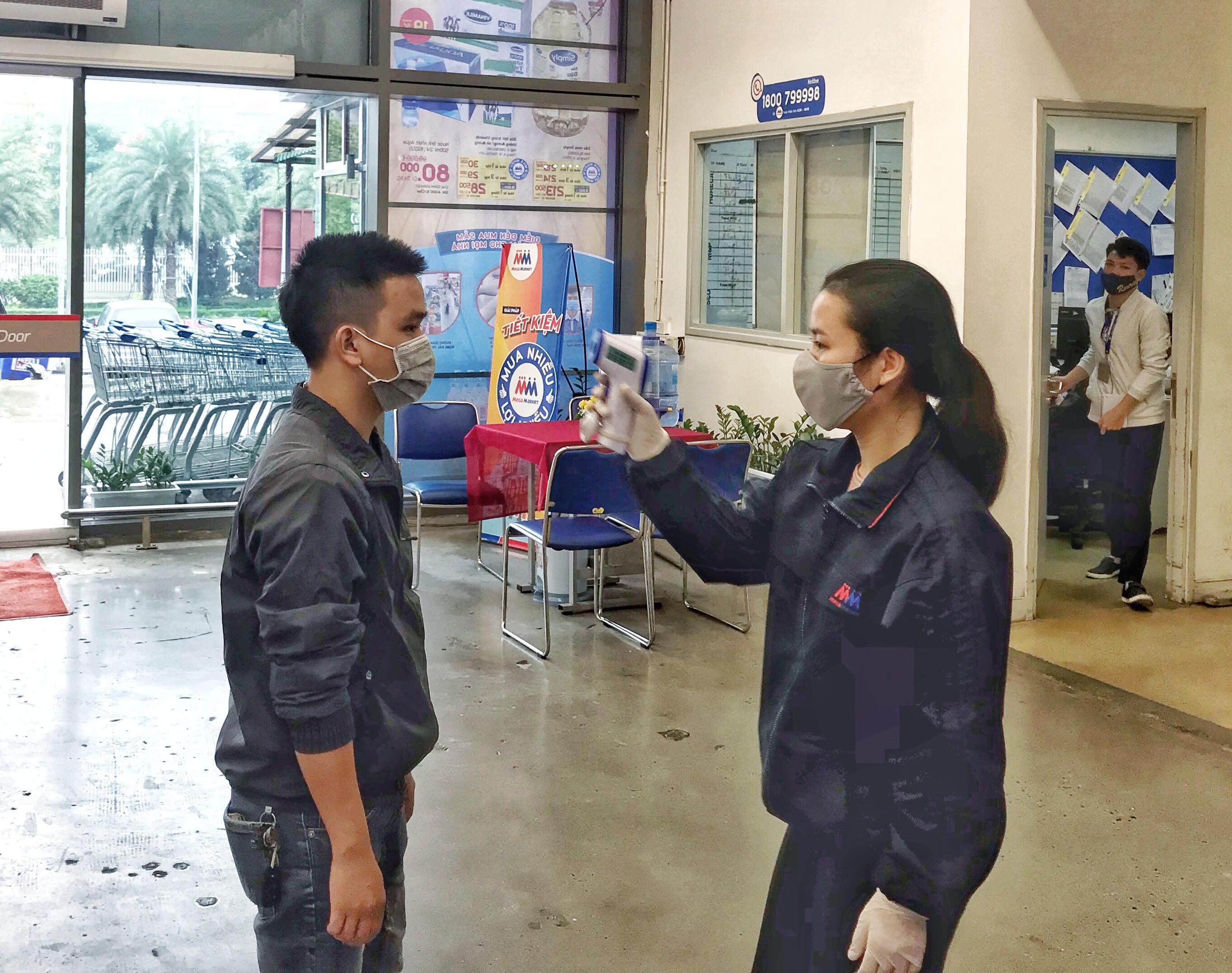 Sieu thi tu choi phuc vu khach khong deo khau trang anh 1