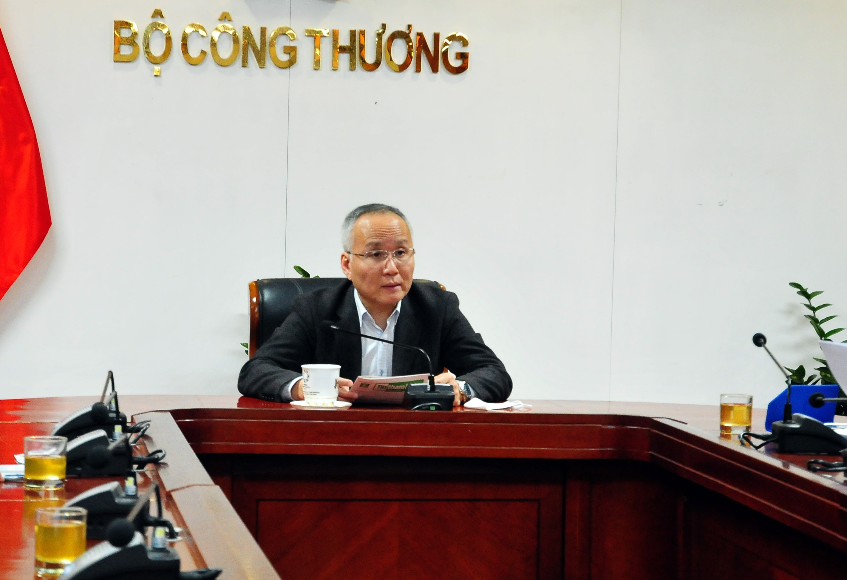 Bo Cong Thuong hop khan ve cong tac phong chong dich Covid-19 trong tinh hinh moi anh 1