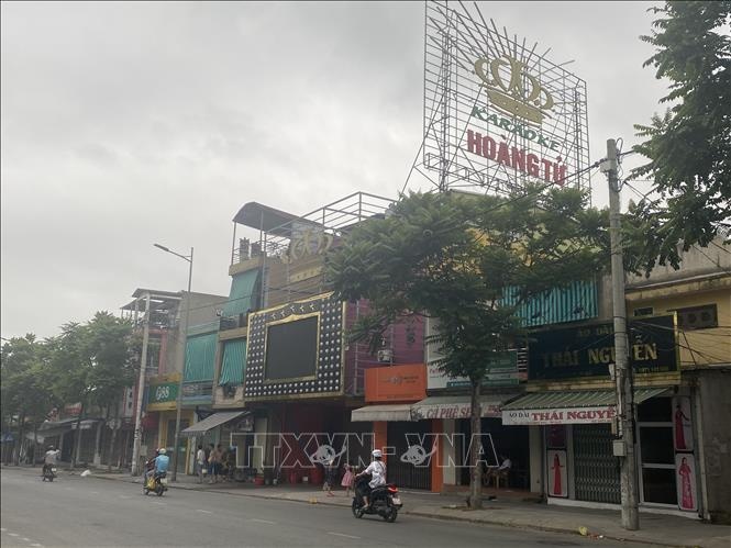 Tuoc giay phep quan karaoke vi pham chi thi ve cach ly xa hoi hinh anh