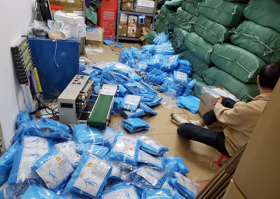 Hon 6.000 bo do bao ho y te nghi la hang gia tai Ha Noi hinh anh