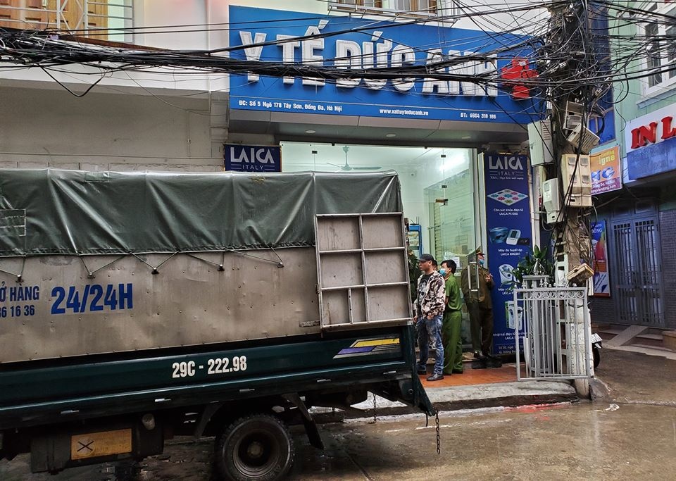 Hon 6.000 bo do bao ho y te nghi la hang fake tai Ha Noi anh 1