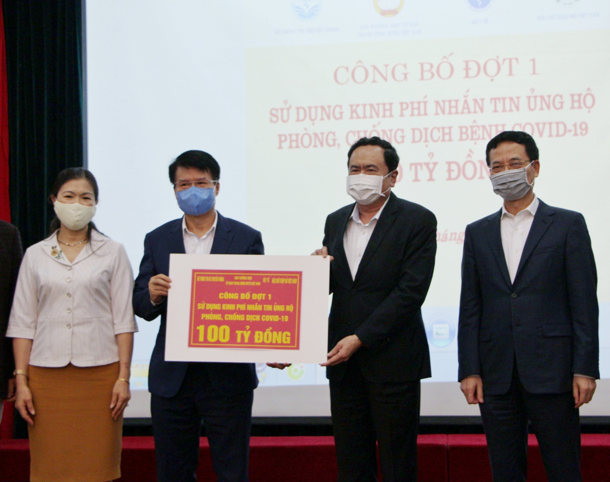 Hon 1.500 ty dong ung ho phong,  chong dich Covid-19 anh 1