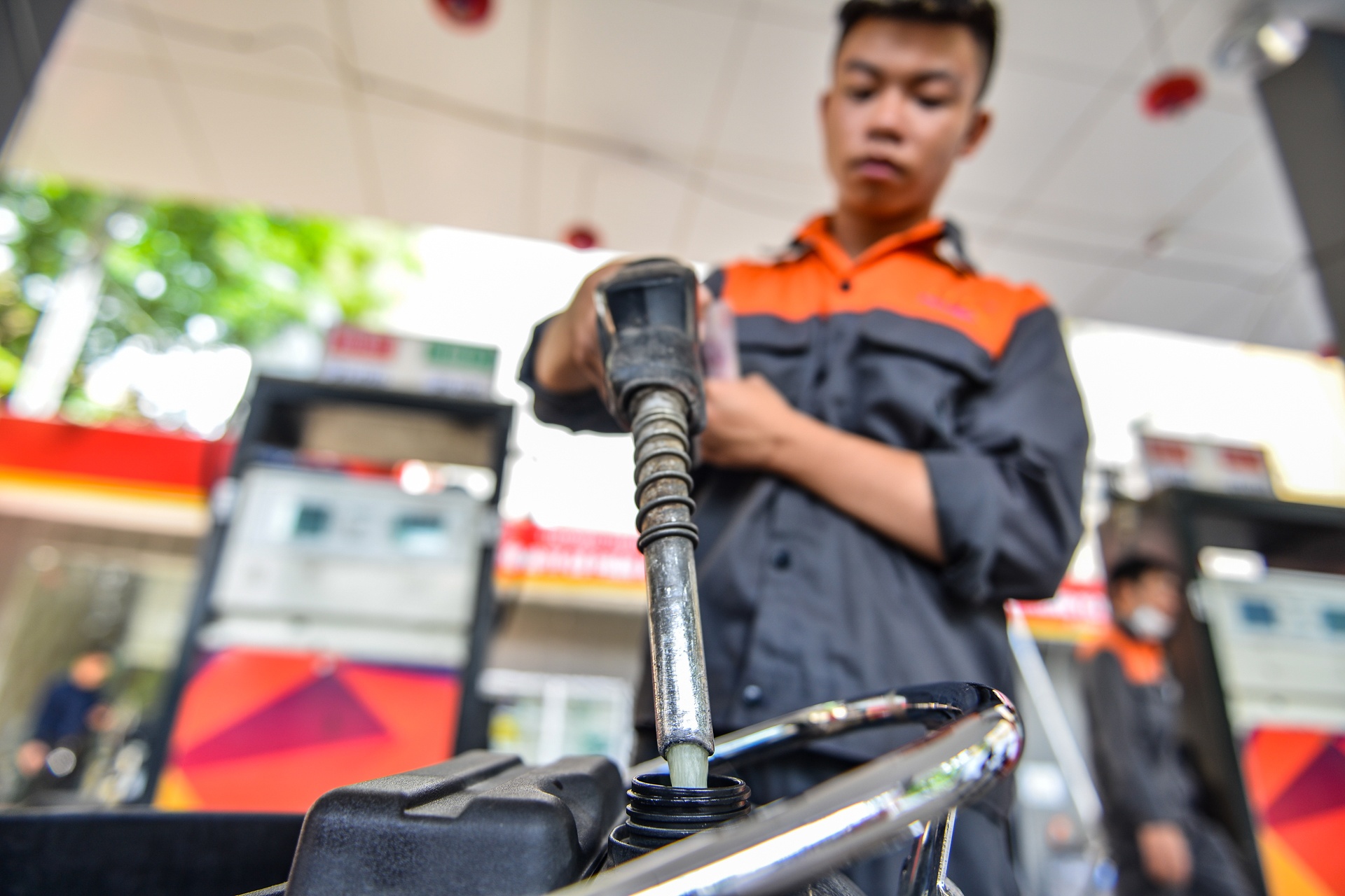 Gia xang tang nhe hinh anh