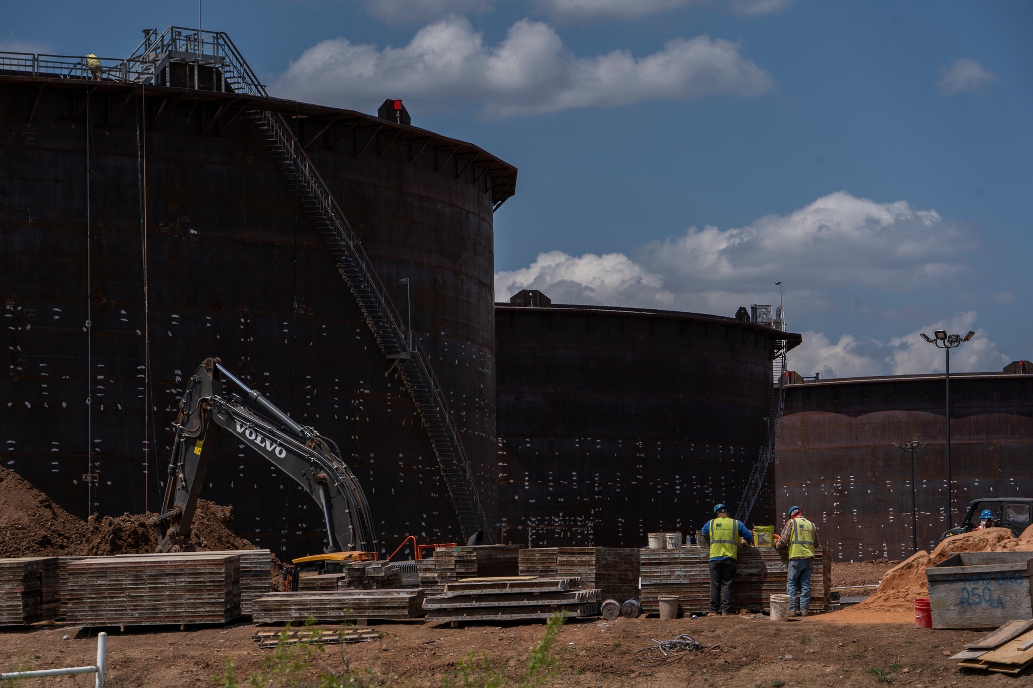Gia dau bat ngo tang tro lai anh 1