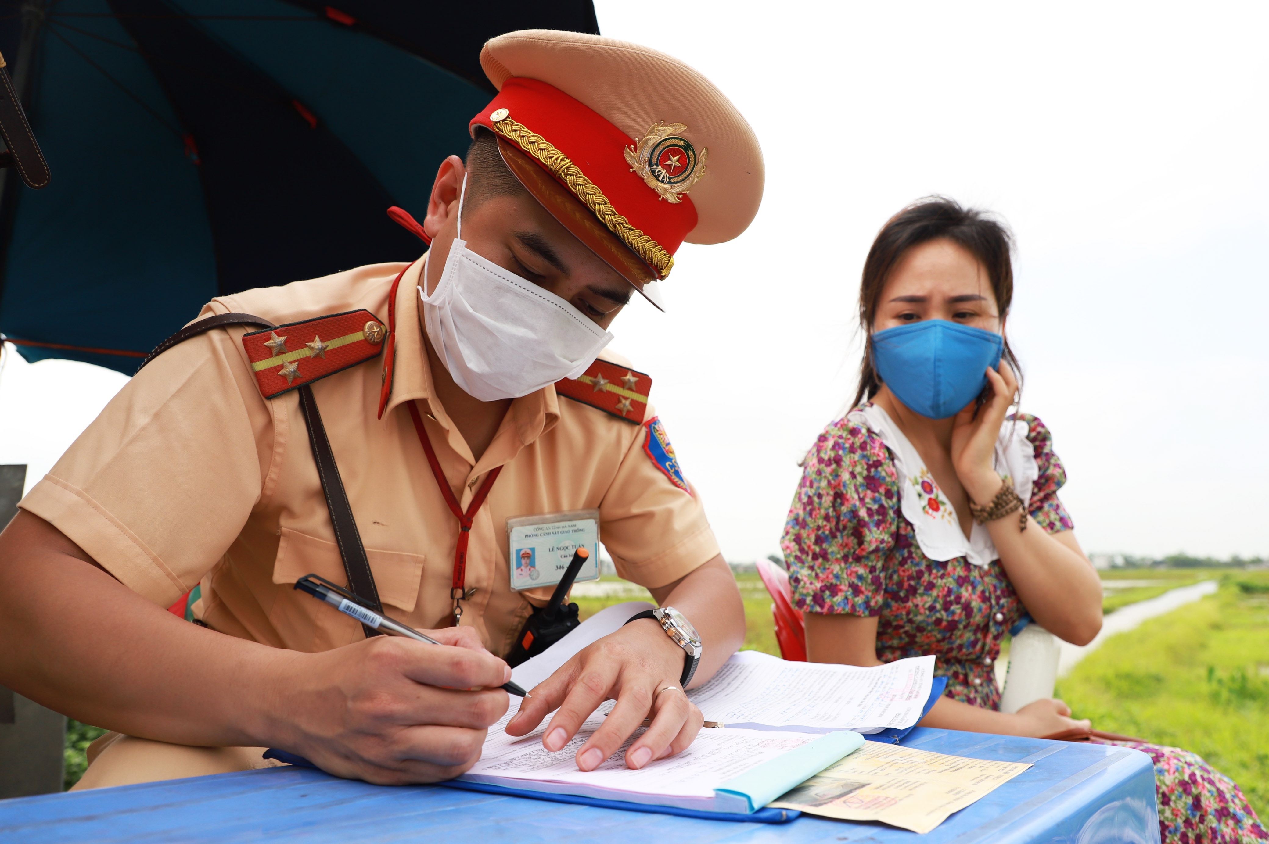 Vi sao mua bao hiem xe may 20.000 dong/nam van bi phat? hinh anh