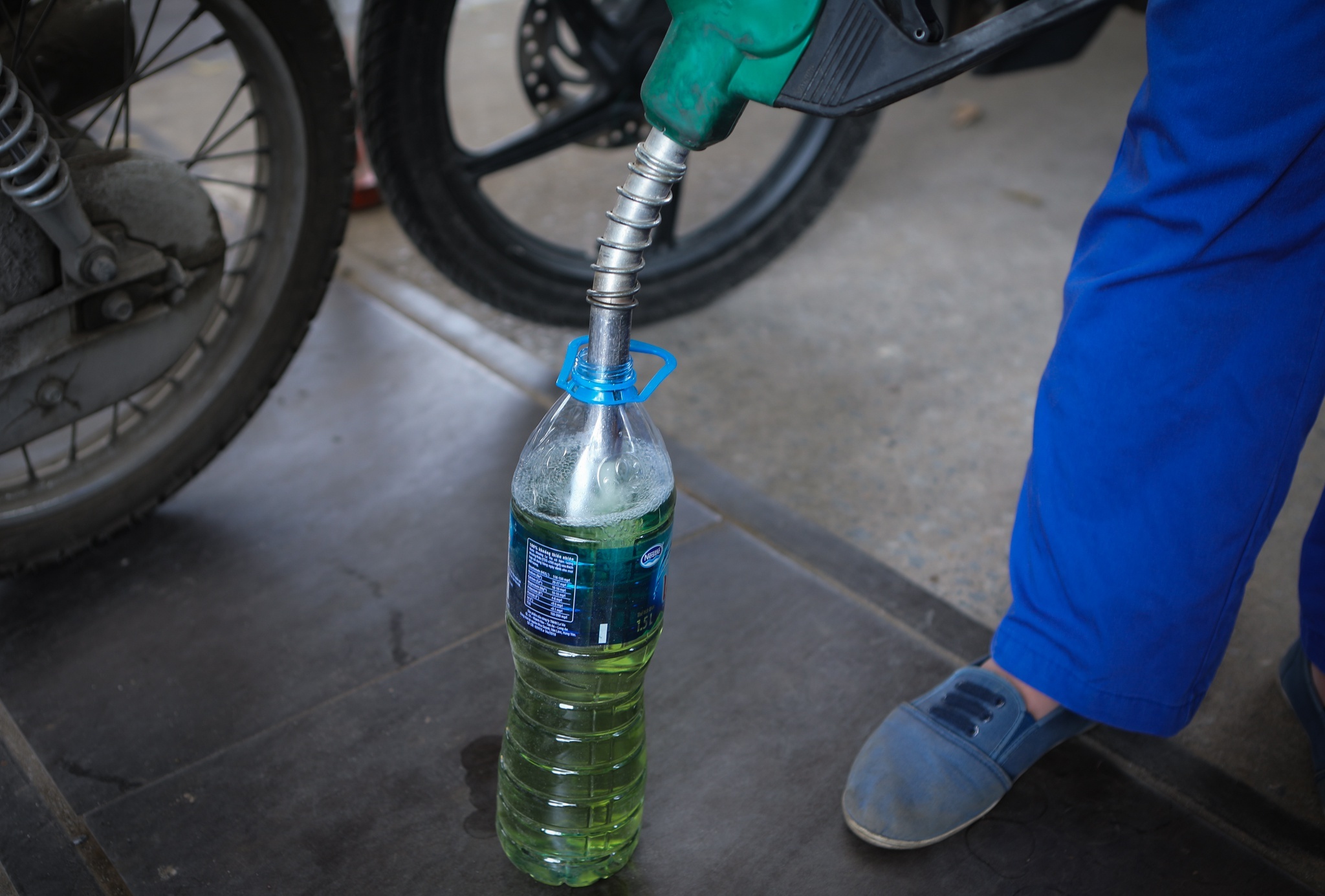 Bo Cong Thuong khong dong y dung nhap khau xang dau hinh anh