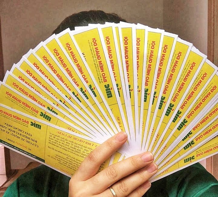 Ai dang ban bao hiem xe may? hinh anh