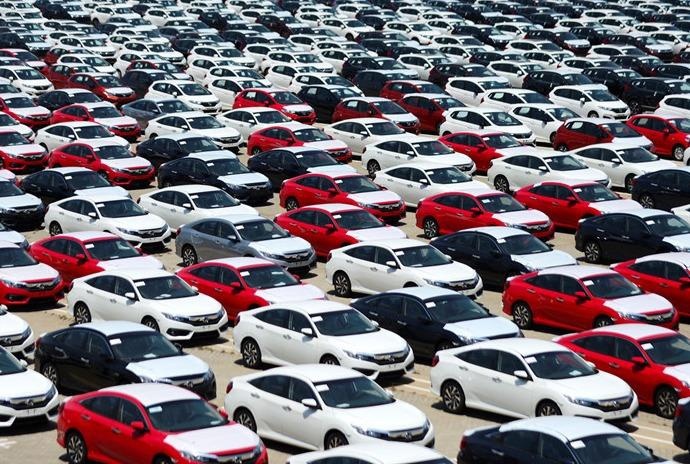 Can can thuong mai 6 thang thang du 4 ty USD hinh anh