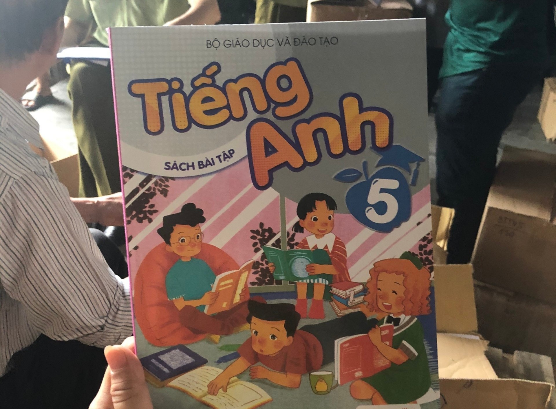 Tam giu hon 27.000 cuon sach giao khoa nghi la hang lau hinh anh