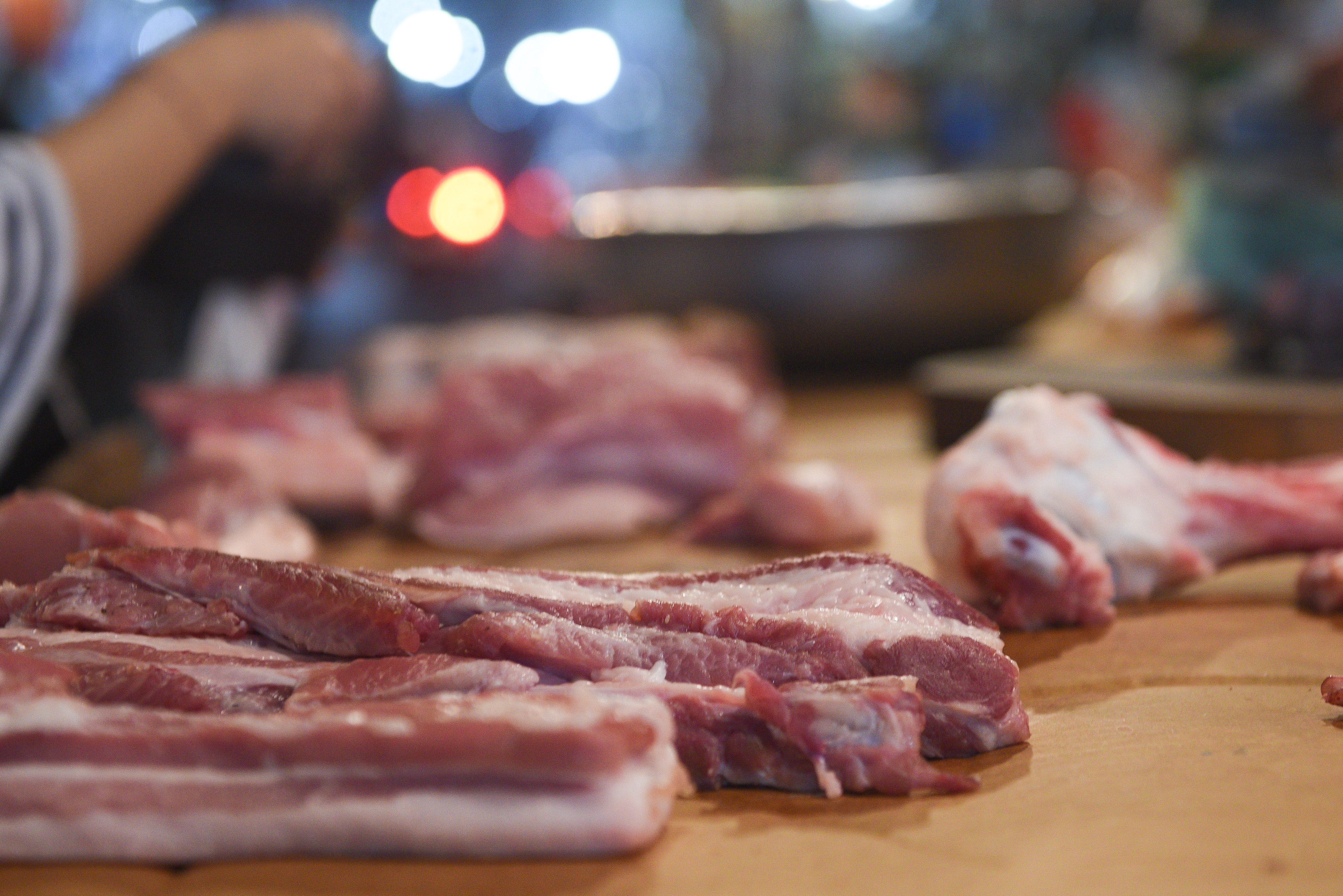 Mua thit lon nhap khau Thai Lan o dau? hinh anh