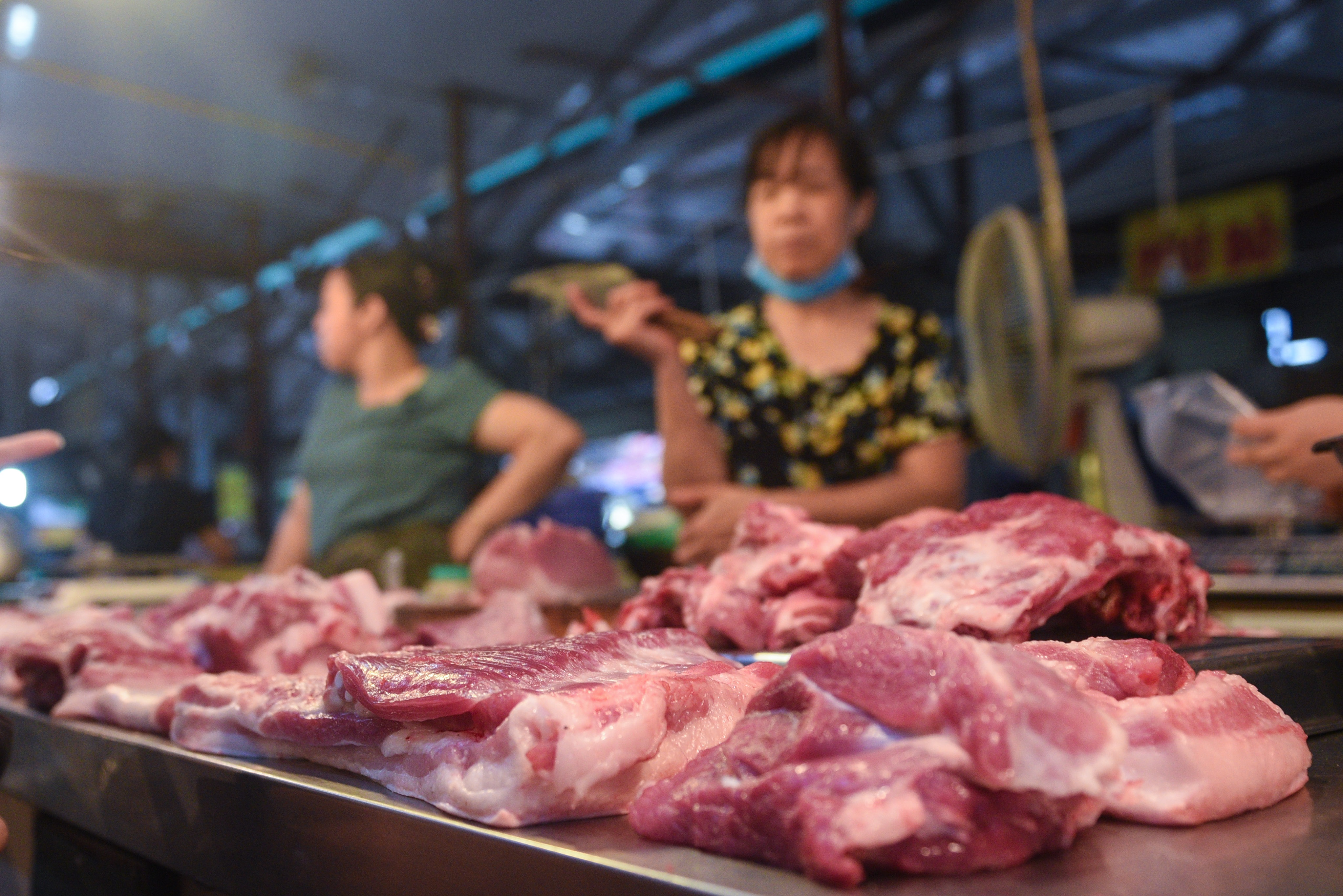 Beu ten nhieu doanh nghiep khong chiu giam gia ban thit lon anh 1