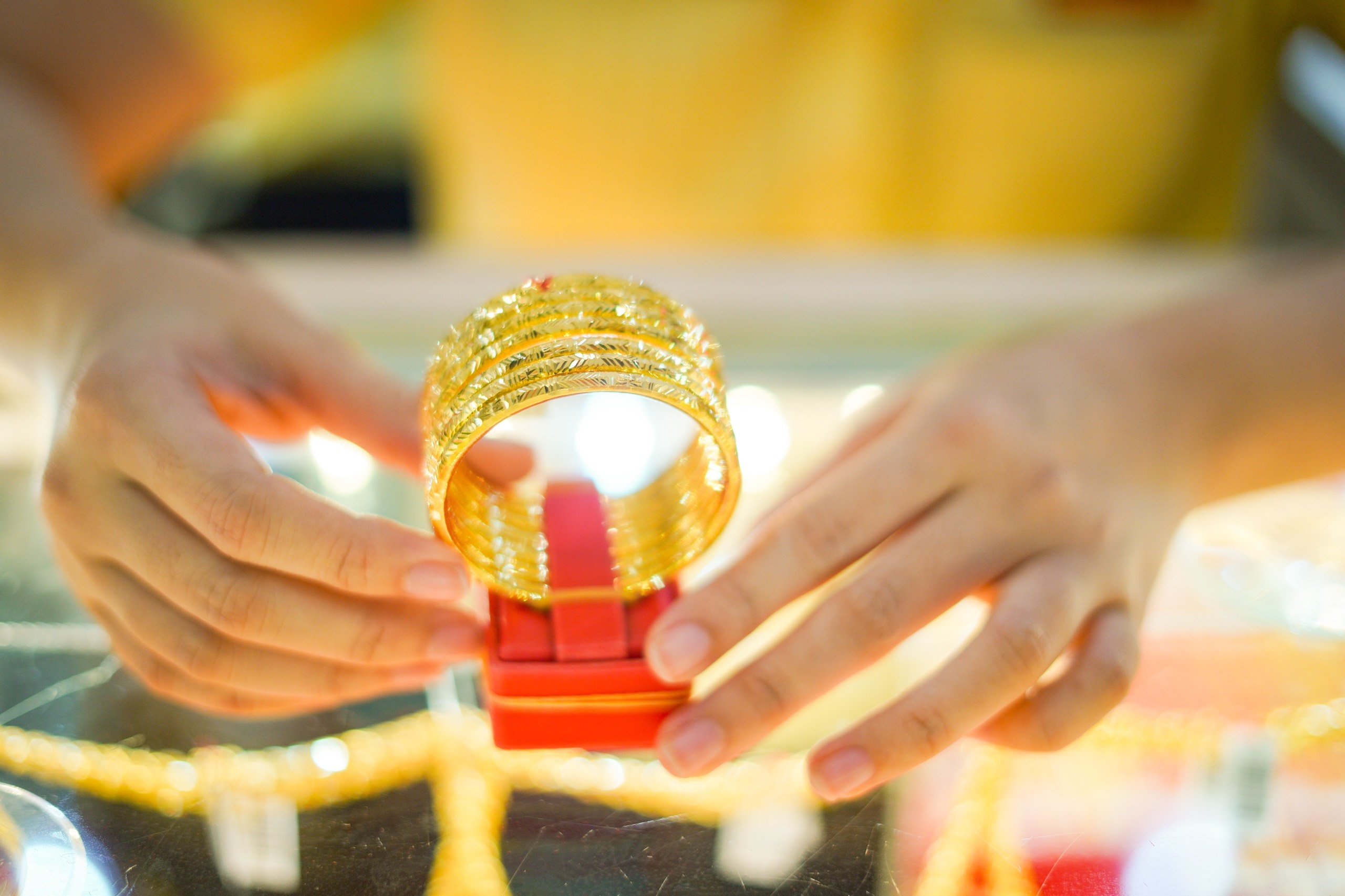 Co 2 ty nen mua vang hay mua dat? anh 3