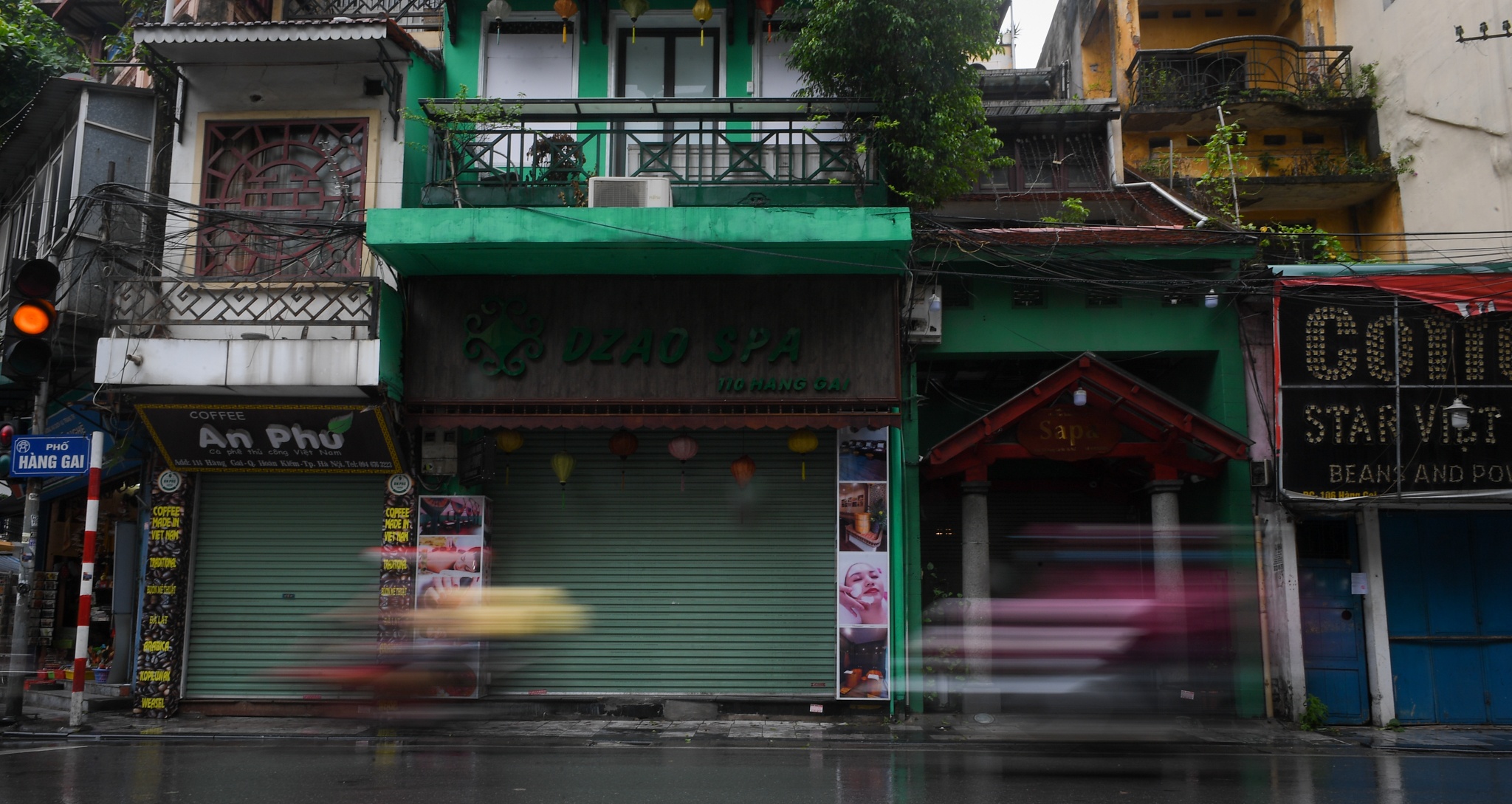 Hang loat cua hang o pho co Ha Noi dong cua anh 3