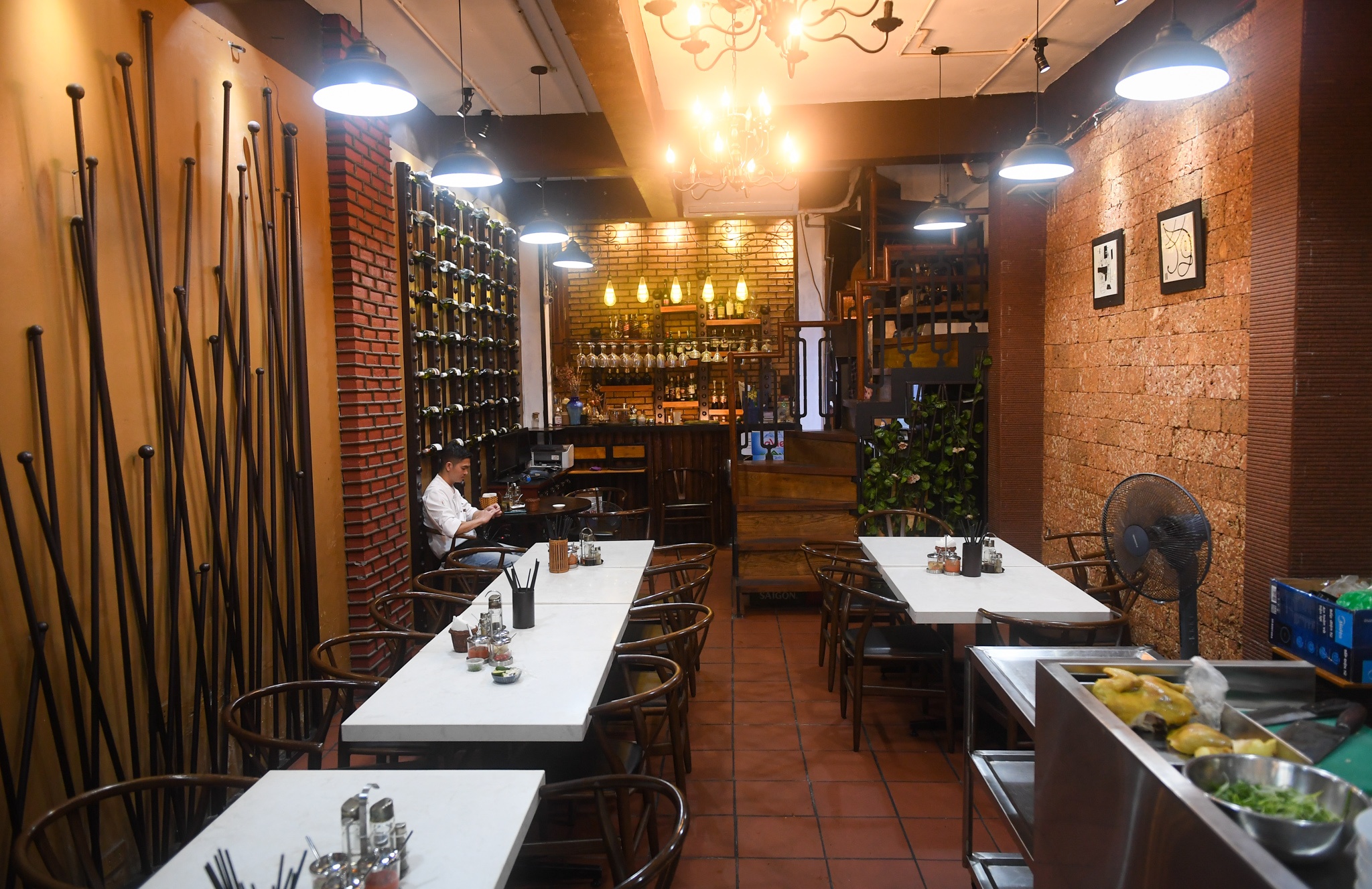 Hang loat cua hang o pho co Ha Noi dong cua anh 9