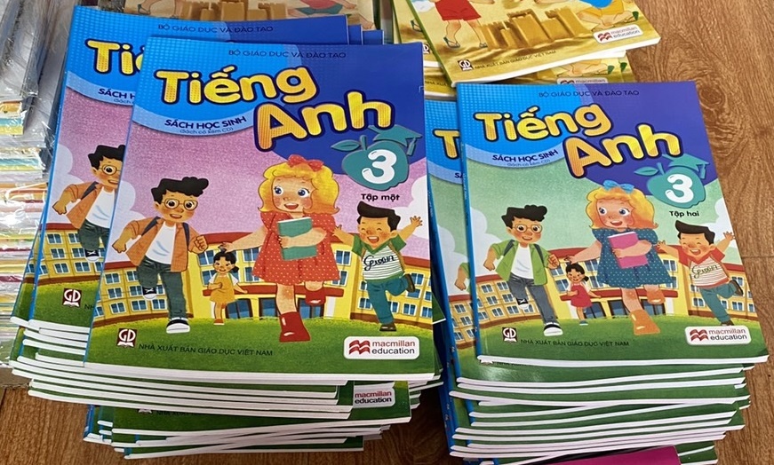 Thu giu 4.000 sach giao khoa gia mao Nha xuat ban Giao duc hinh anh