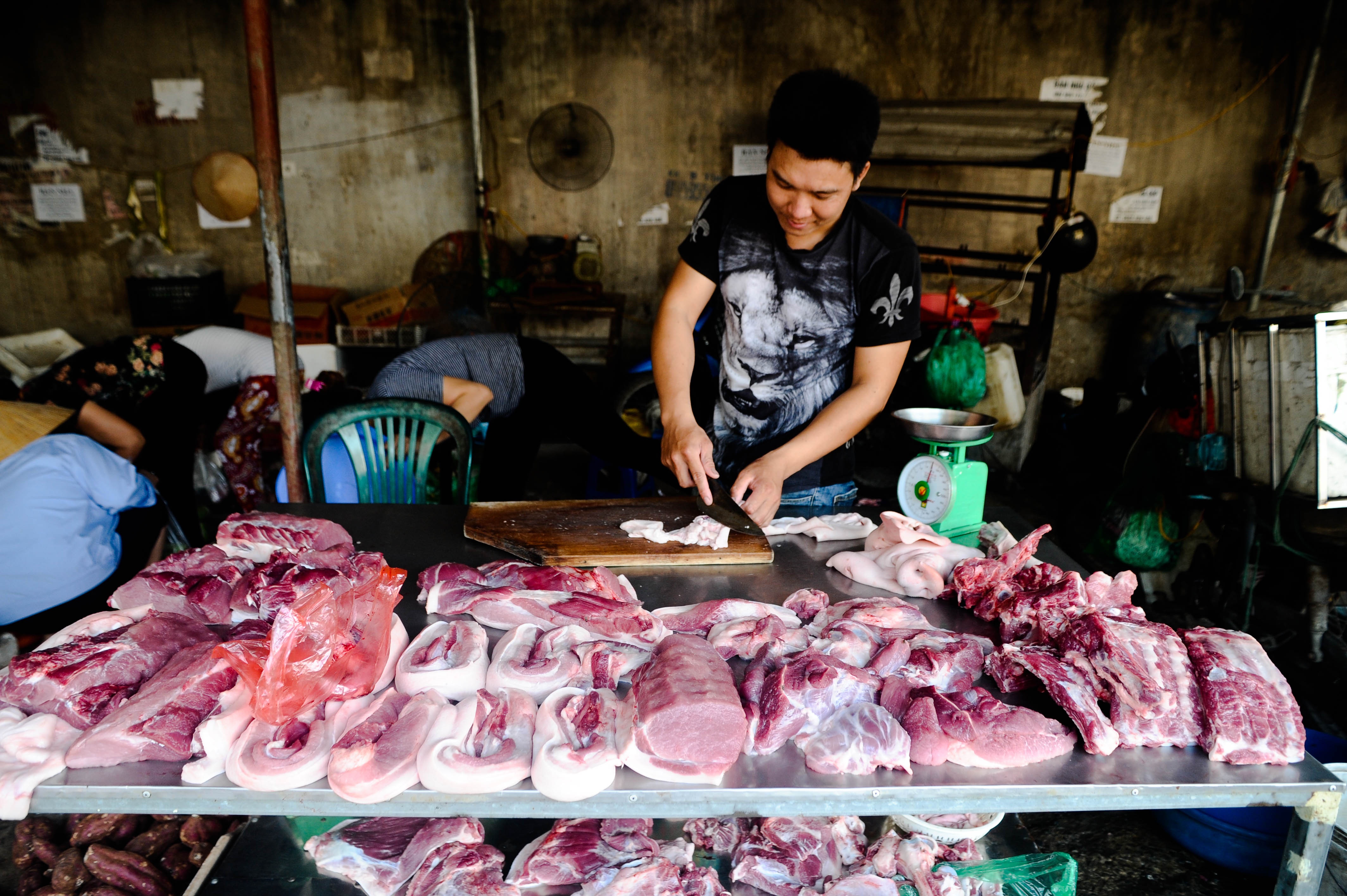 Gia thit lon giam, thap nhat 72.000 dong/kg hinh anh