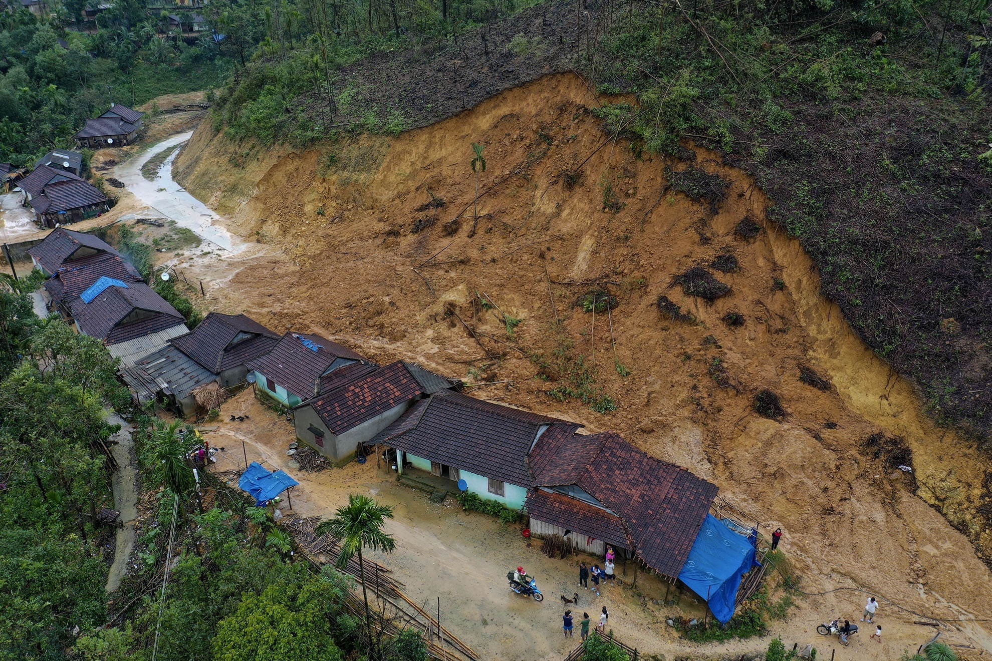 Cap them 670 ty dong cho cac tinh khac phuc hau qua bao lu anh 1