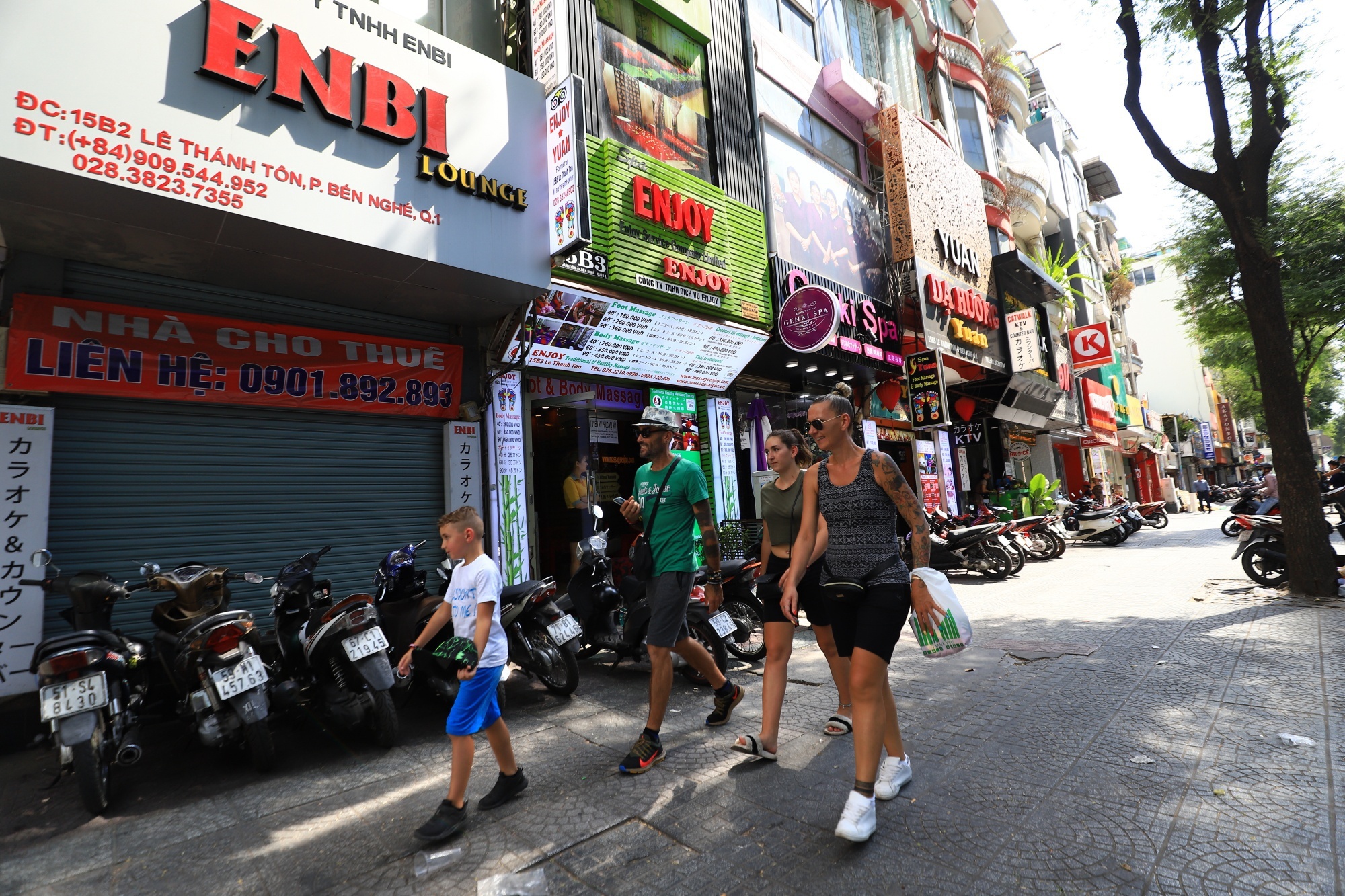 Doanh nghiep quay tro lai hoat dong tang manh anh 1