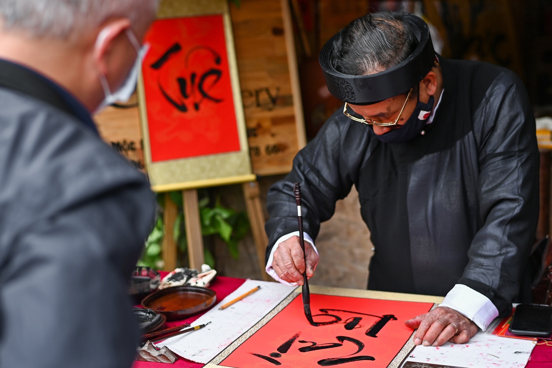 Ha Noi don hon 100.000 luot khach dip Tet hinh anh