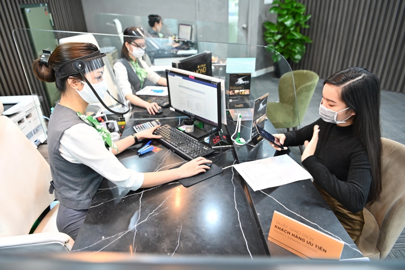 FE Credit tang gap ruoi von dieu le anh 1