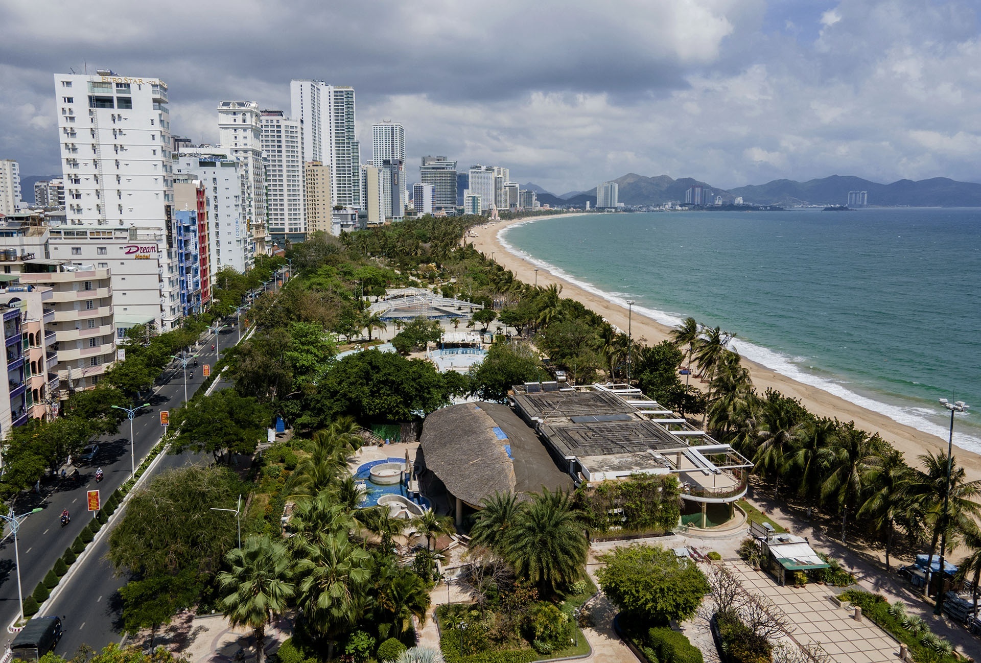 Chu cong trinh chan bo bien Nha Trang lam an thua lo anh 1