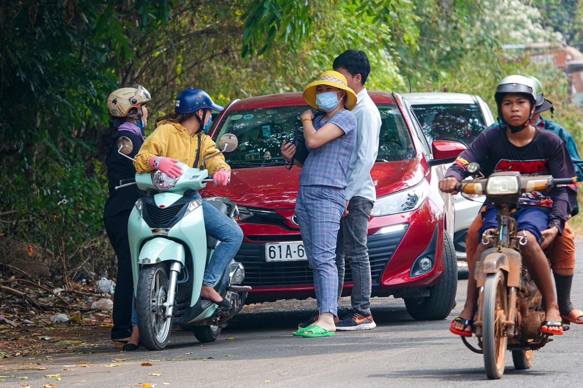 Bo Tai chinh noi gi ve de xuat danh thue de 'tri' sot dat? hinh anh