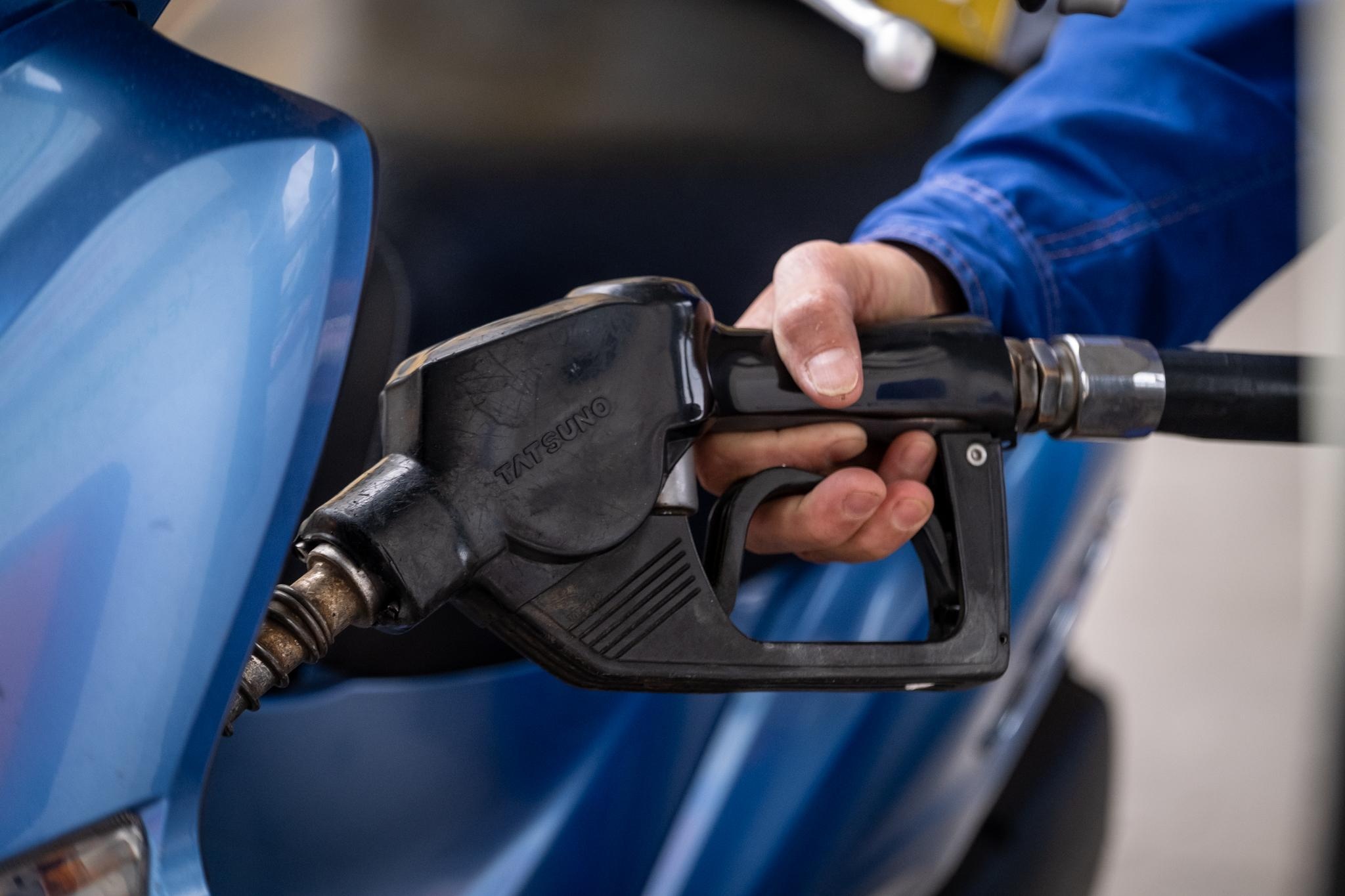 Gia xang co the cham dut chuoi ngay tang lien tiep hinh anh