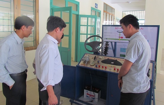 Hai nguoi bi tam hoan xuat canh vi cong ty no thue hinh anh