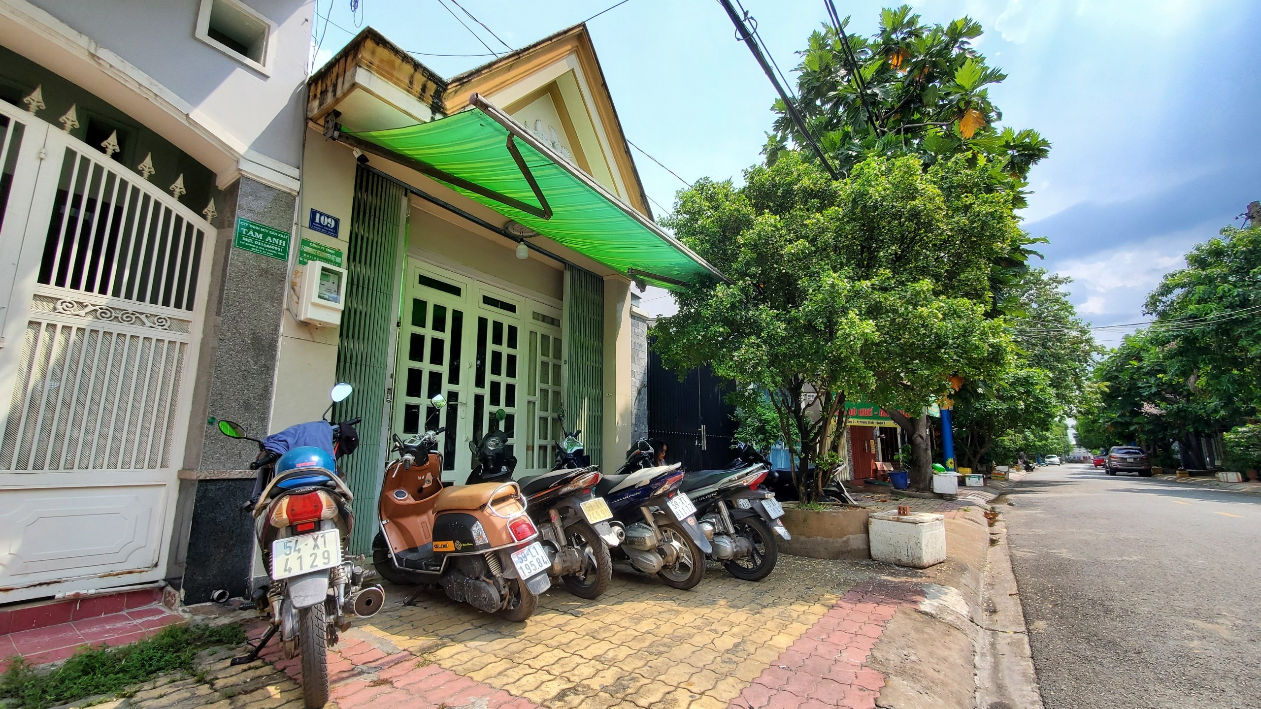 CEO lap cong ty von 21, 7 ty USD len tieng anh 1