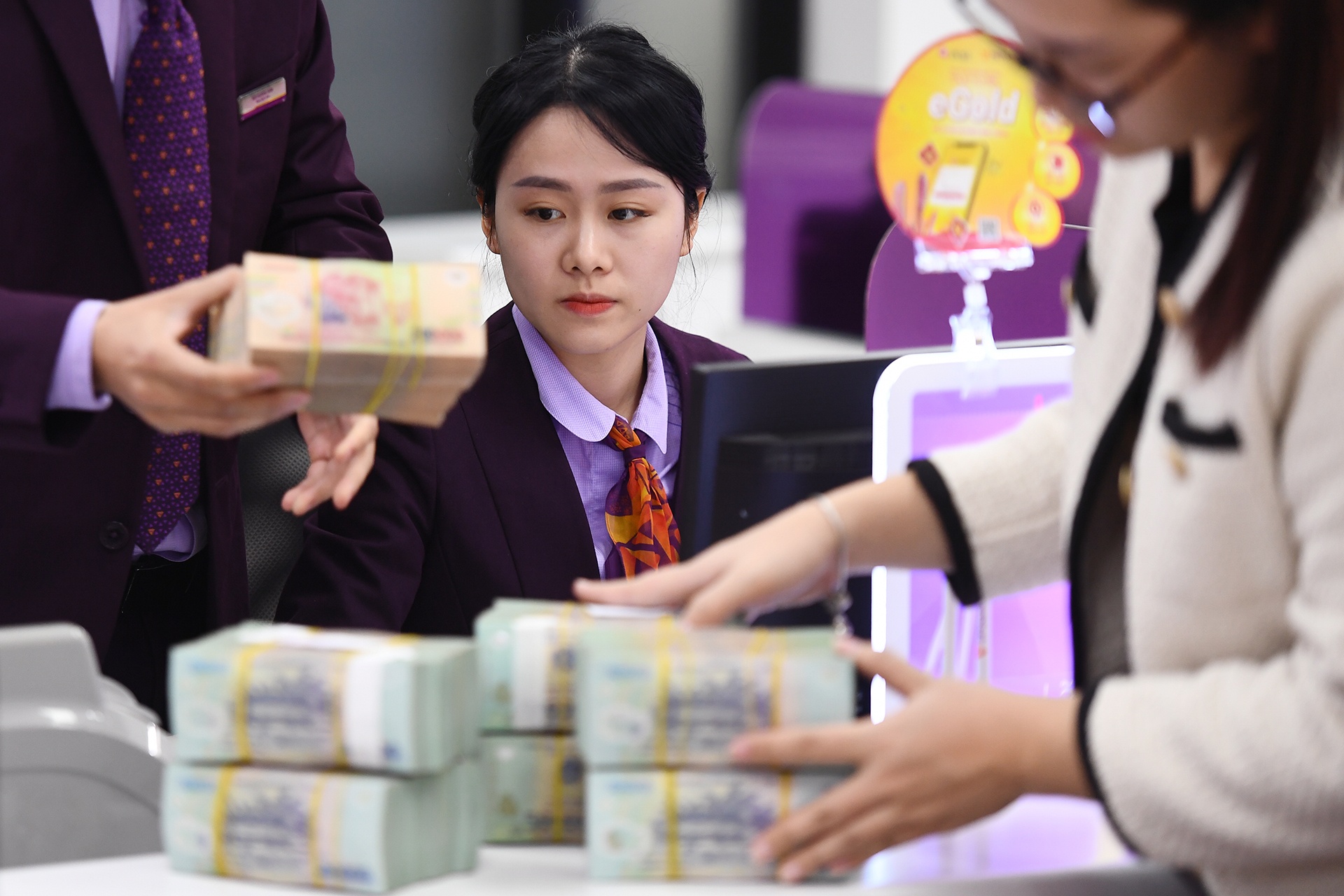 Nha dau tu nuoc ngoai da rut hon 1 ty USD khoi san chung khoan hinh anh