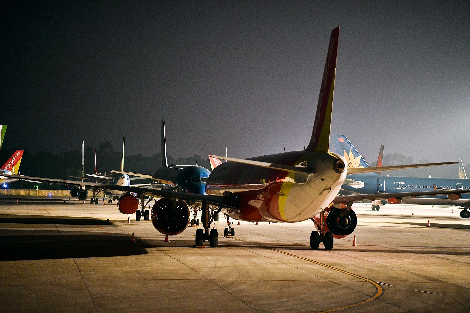 Cac hang hang khong dung ban ve chuyen bay noi dia anh 1