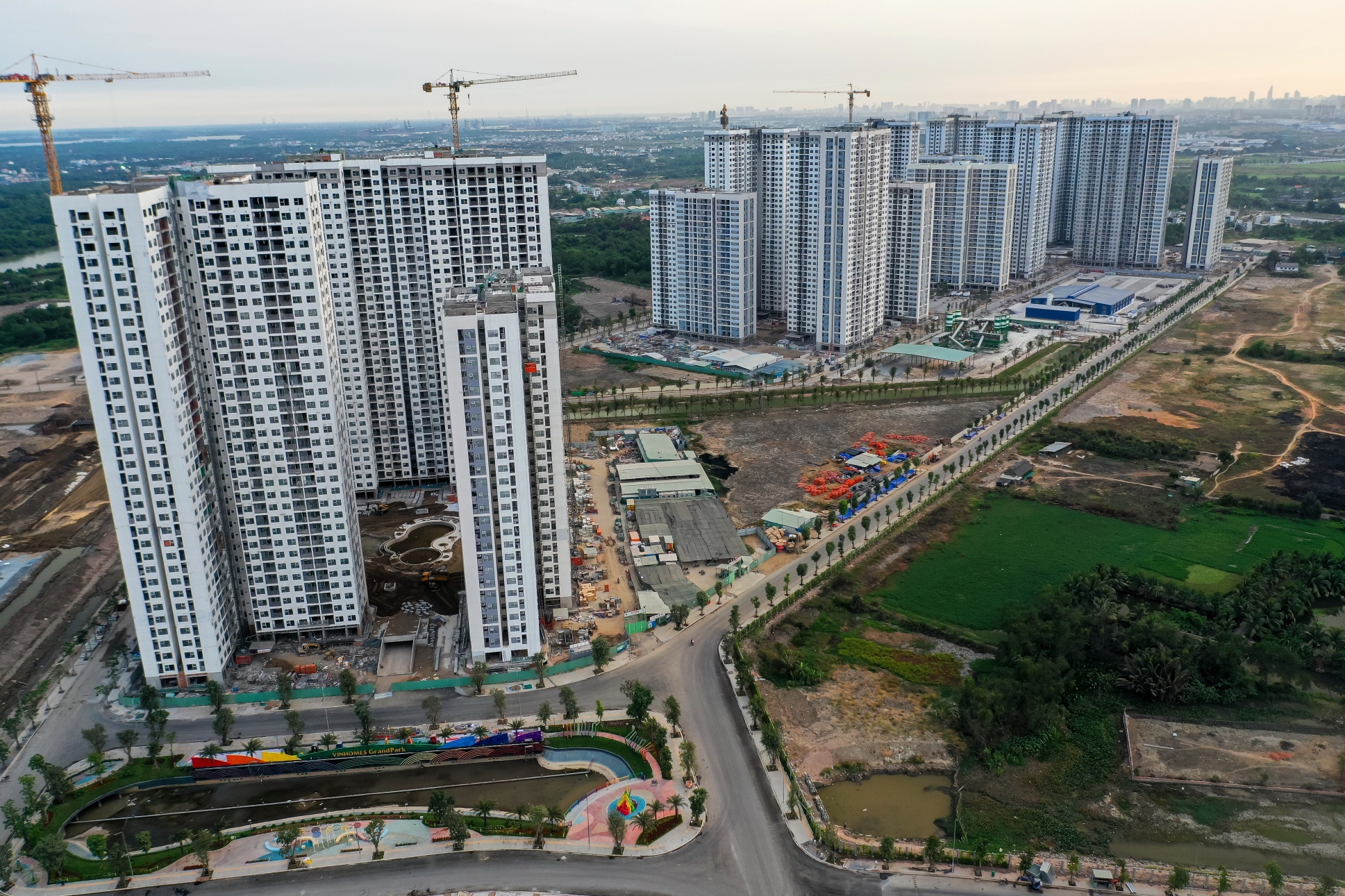 Vinhomes chuyen nhuong 2 lo dat cho Masterise Homes hinh anh