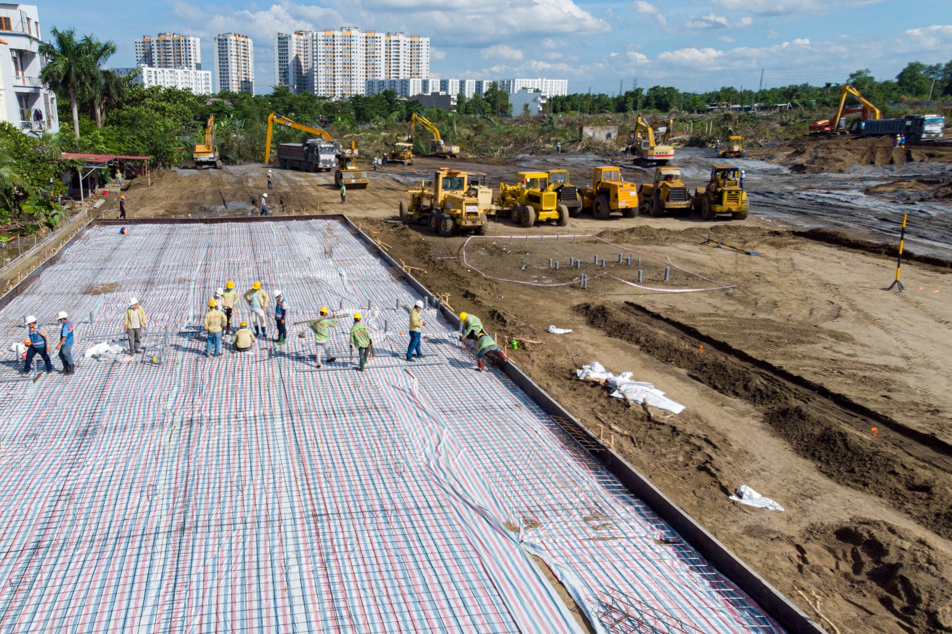 Lap to cong tac dac biet giup xay benh vien da chien o mien Nam hinh anh