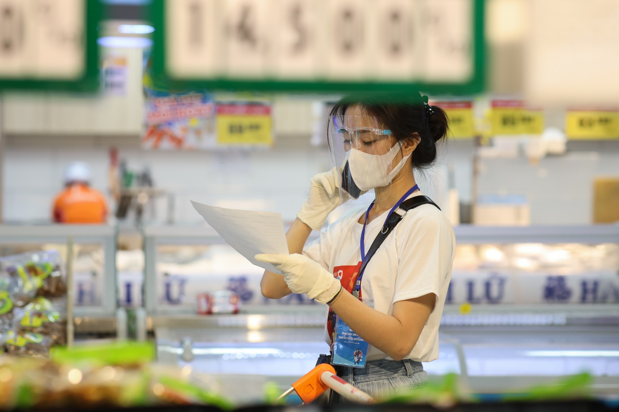 Doanh nghiep ban le lo lang vi nhan vien chua duoc tiem vaccine hinh anh