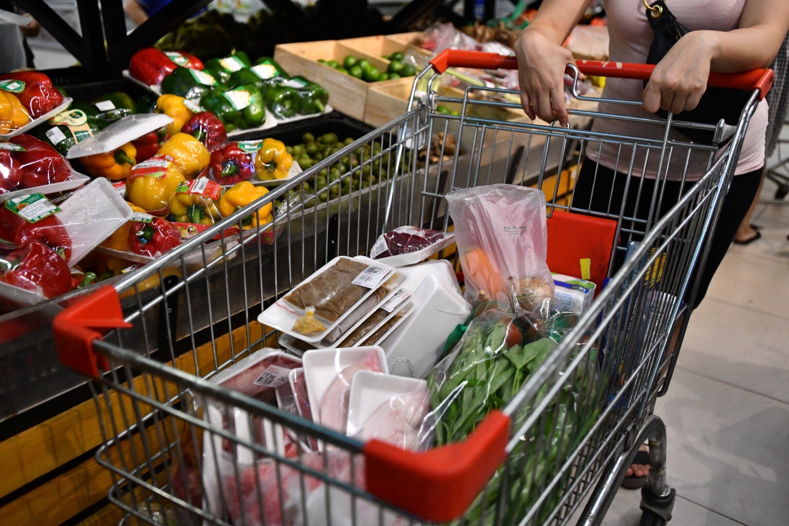 Tiem vaccine cho nhan vien sieu thi de bao ve chuoi cung ung anh 2