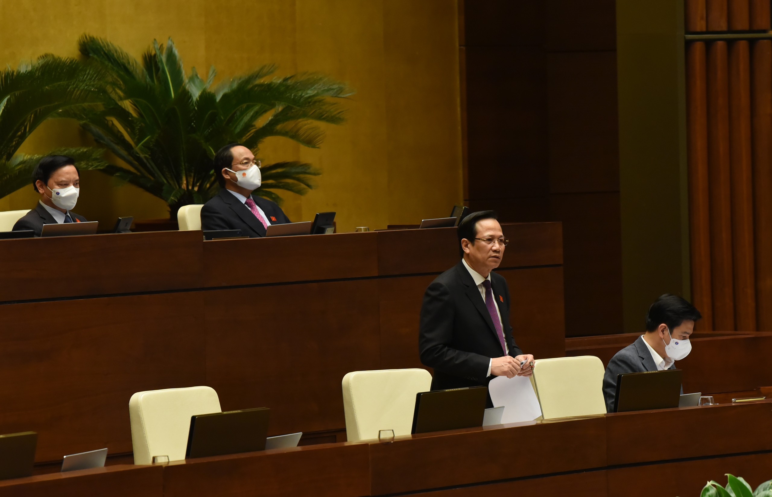 Vi sao khong lay 1 trieu ty ket du cac quy BHXH xay nha cho cong nhan? anh 1