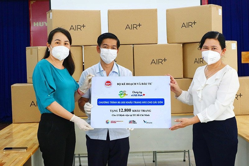 Bo Ke hoach va Dau tu tang TP.HCM khau trang y te de chong dich hinh anh