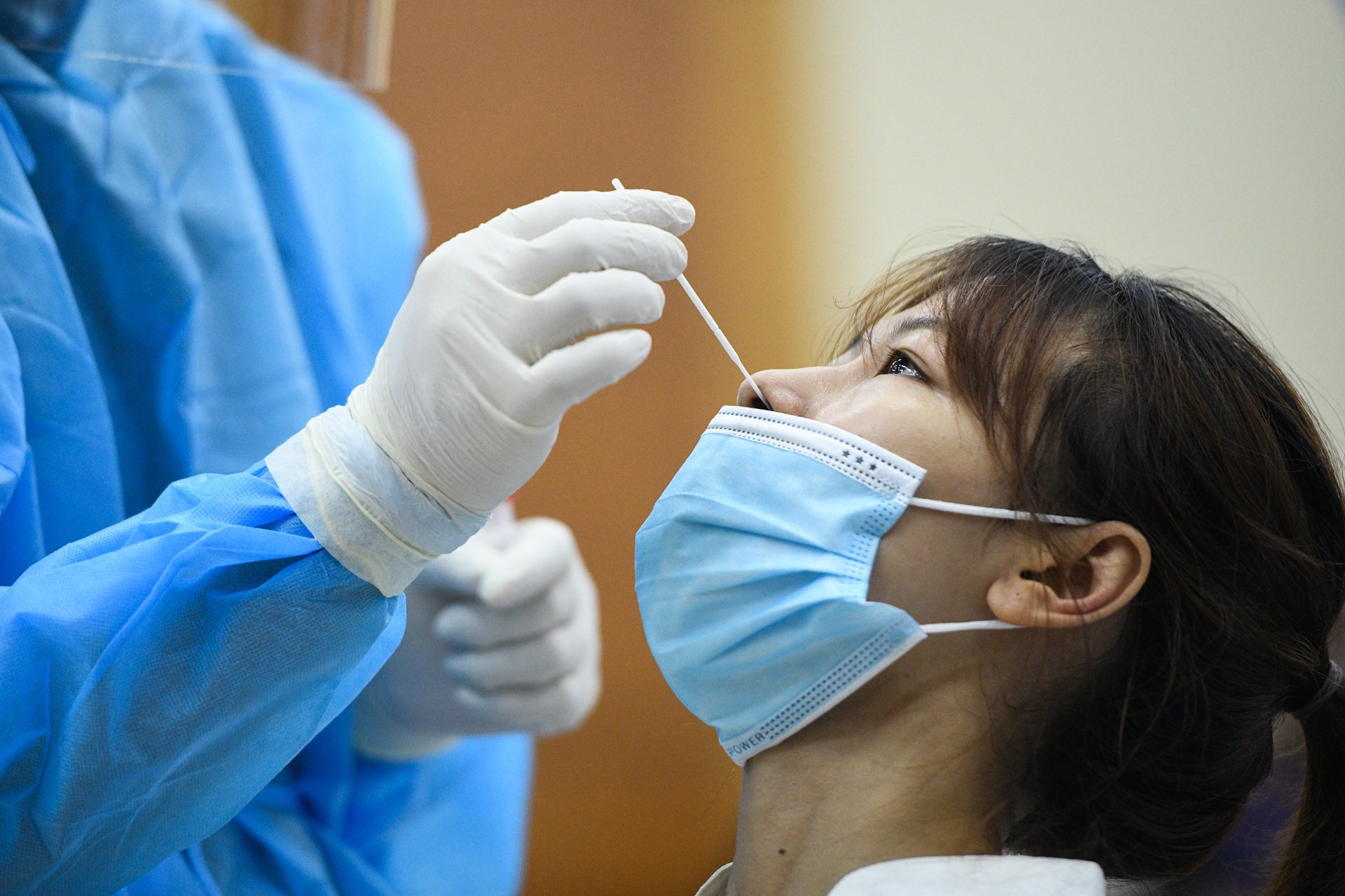 De xuat dua kit xet nghiem Covid-19 vao mat hang binh on gia hinh anh