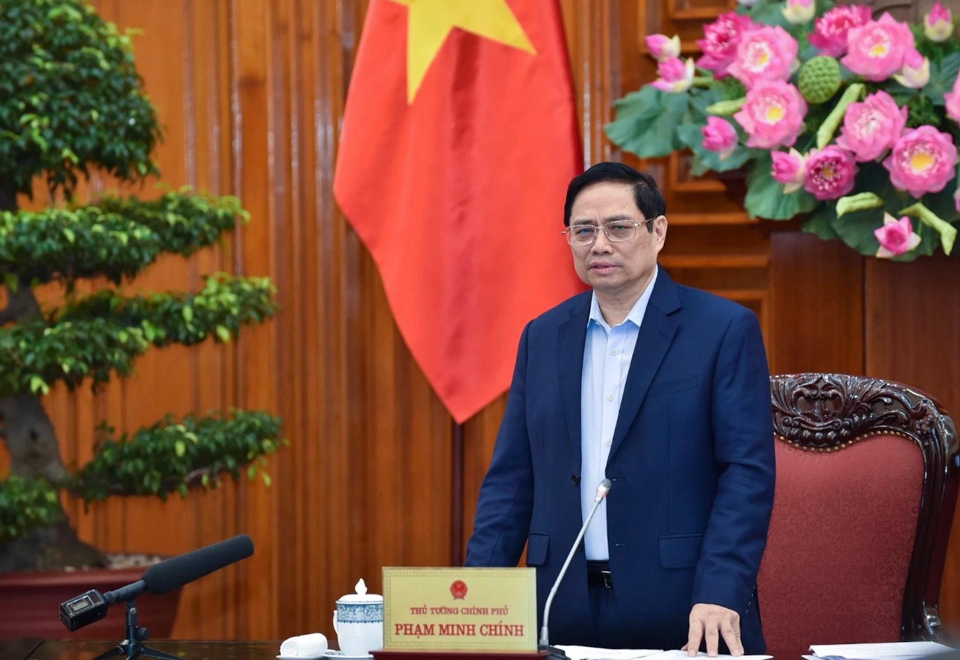 Thu tuong giao Bo KHDT trinh chuong trinh phuc hoi,  phat trien kinh te anh 1