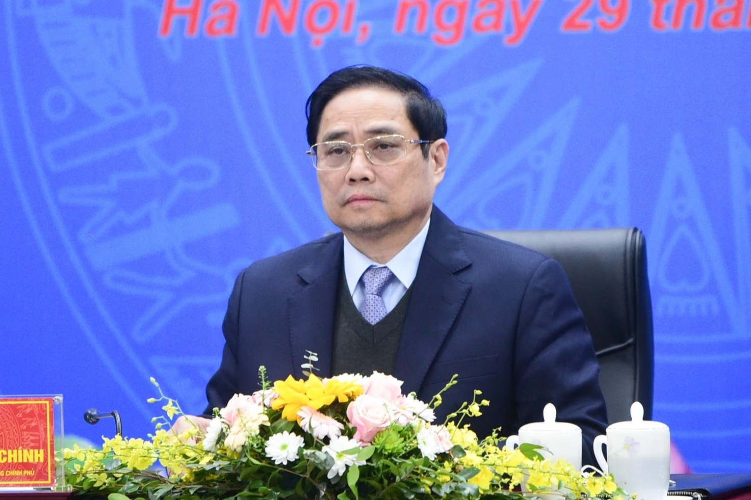 Thu tuong: Nam nao cung co van de un u hang hoa o cua khau hinh anh